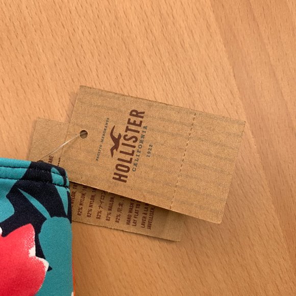 hollister matching floral navy bikini set - Picture 3 of 15